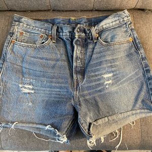 LEVI’S SHORTS - WAIST 31